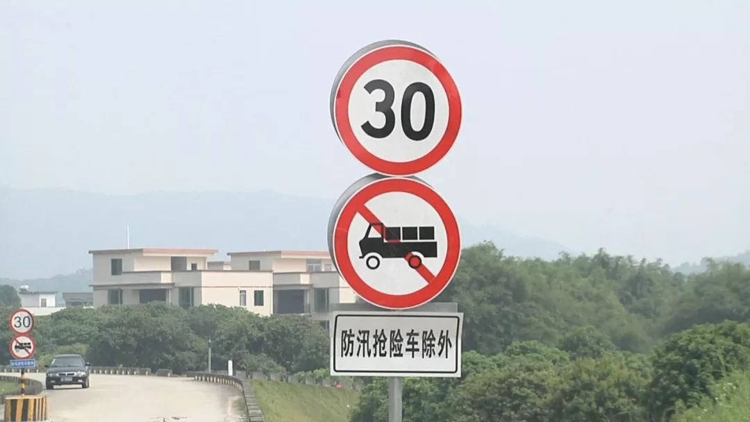 【今日关注】从化:泥头车碾压河堤 村民忧心忡忡