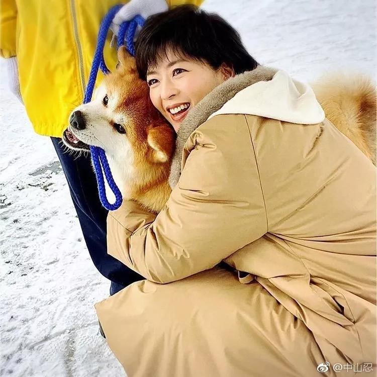 不少网友看了中山忍的近照都感叹实在是保养得太好了,虽然没有了以前