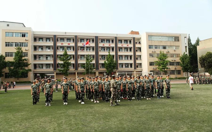 习军人之风铸军人之魂三台中学2019级新生开启军训模式