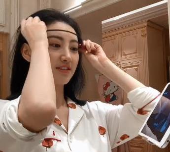 景甜父亲身份曝光背景强大连王思聪都不敢惹网友难怪不公开