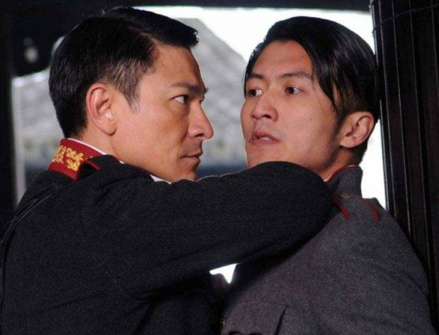 他命中注定是明星在各大巨星怀里长大如今成超越刘德华存在