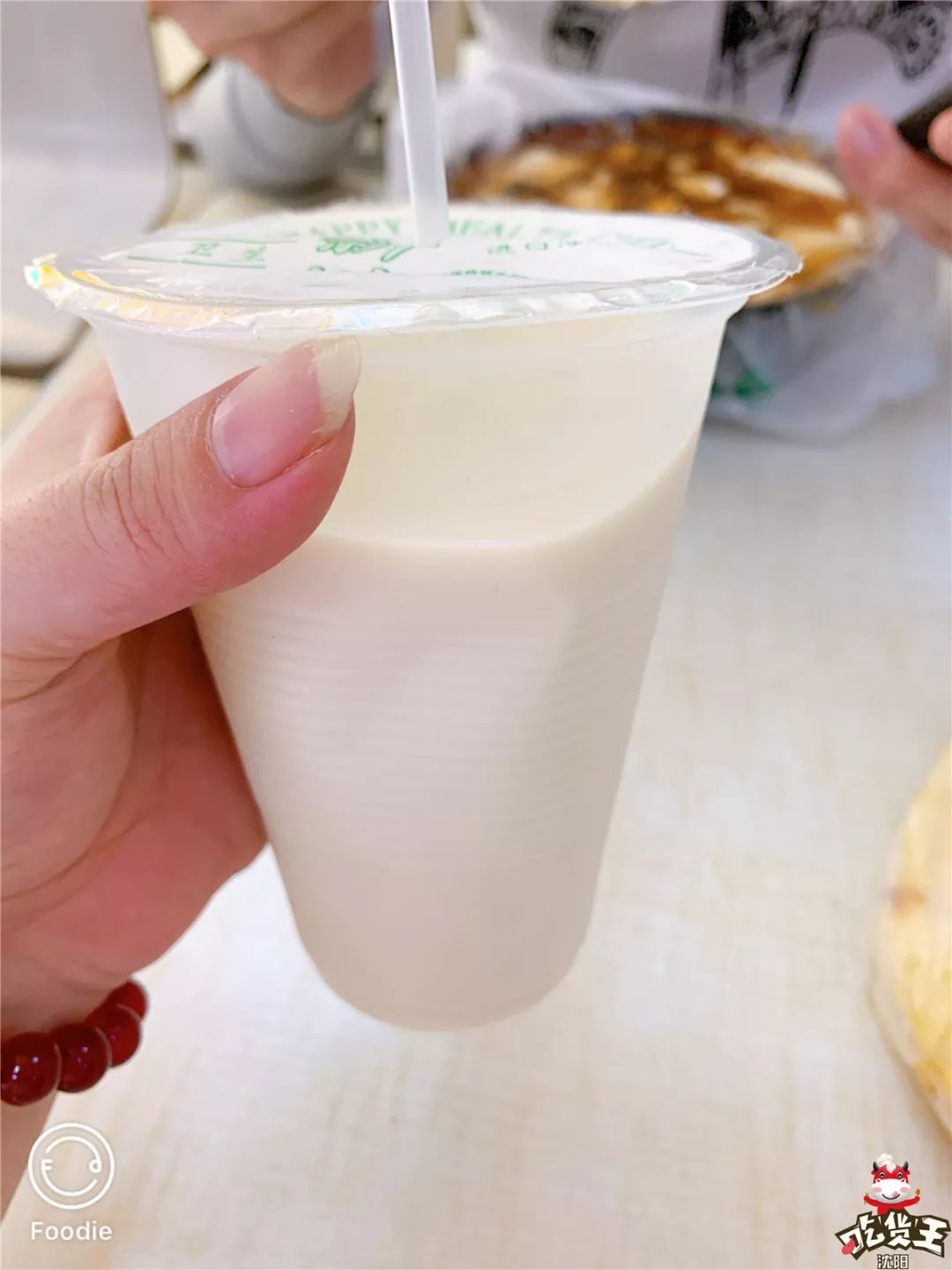 就认准这个味儿 探店那天挺热的 所以要了一杯冰镇豆浆 没想到好喝到