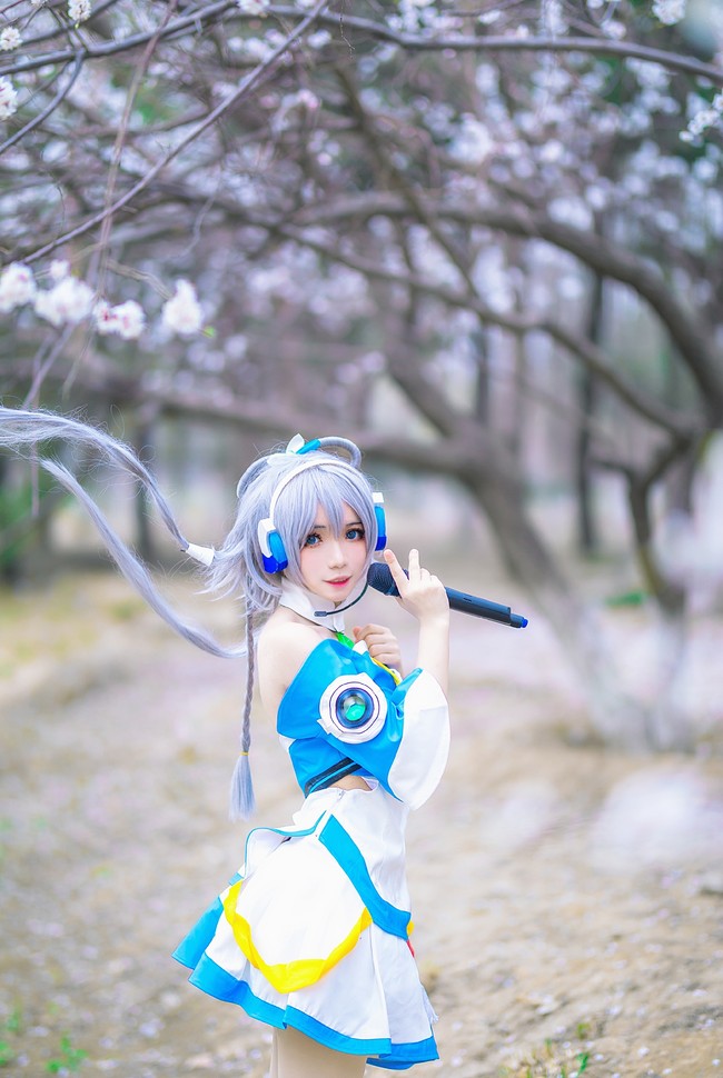 二次元洛天依同人cosplay