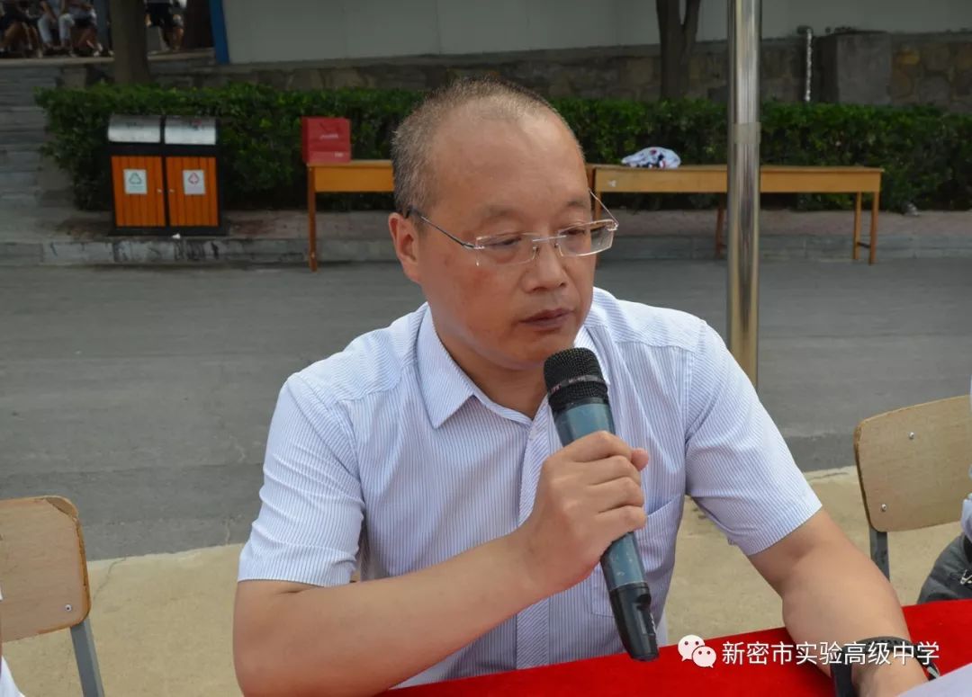 今天是新密开学第一天,警察叔叔忙坏了!来看二高,实验高中开学典礼