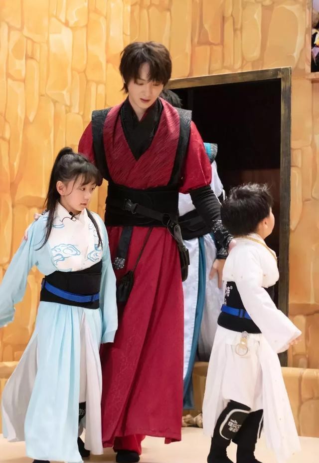 然而沉迷过的角色却一个个"人设崩塌"?_于斌