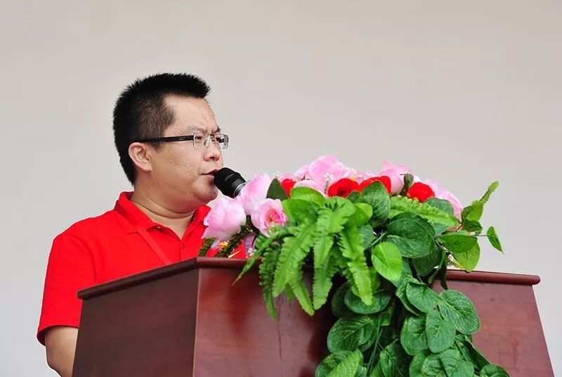 琼海市嘉积中学举行高一年级新生军训汇报总结大会