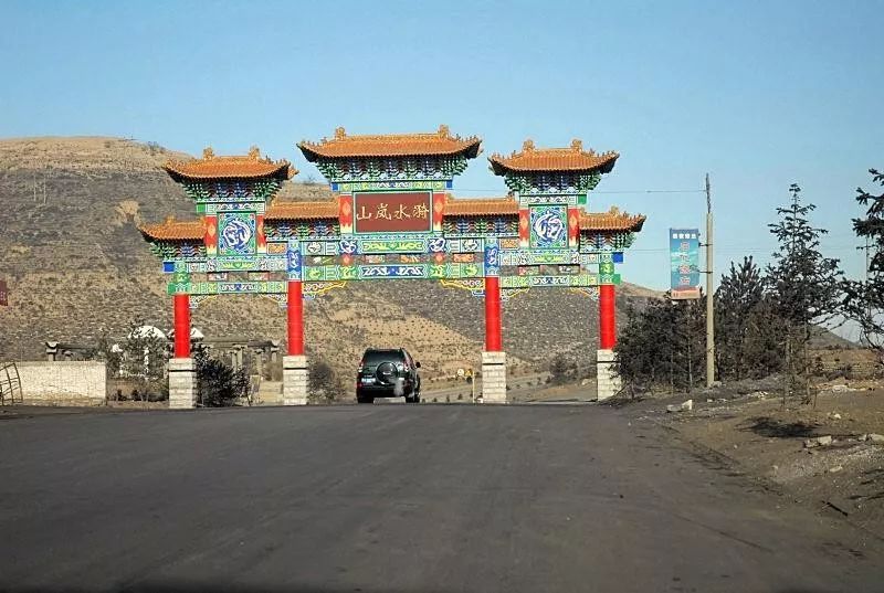 穿越阡陌编织出了四通八达的公路网络岢岚县岢岚县境内交通便捷,铁路