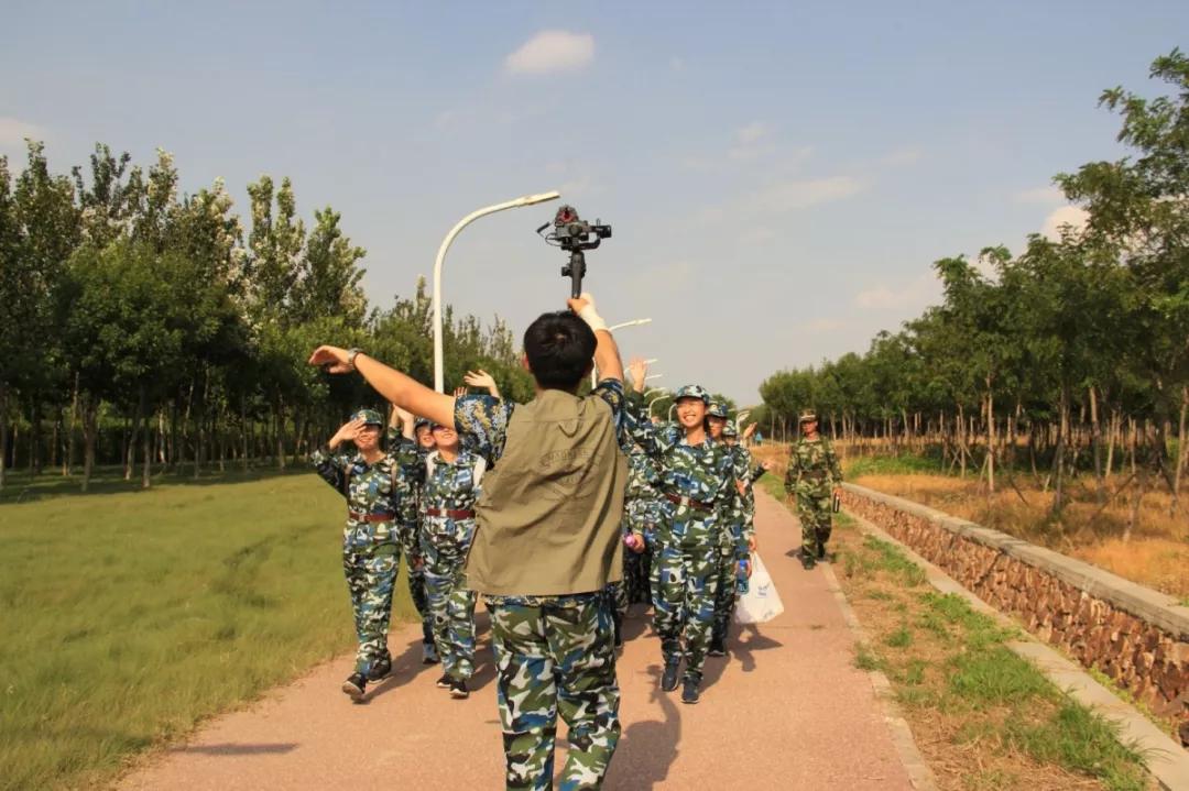 我用镜头丈量你的25155步 记军训拉练_李若佳