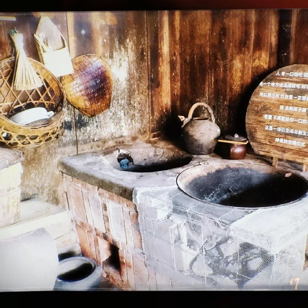 只有峨眉山云之下丨梦回80年代旧村限定复古奇幻之旅