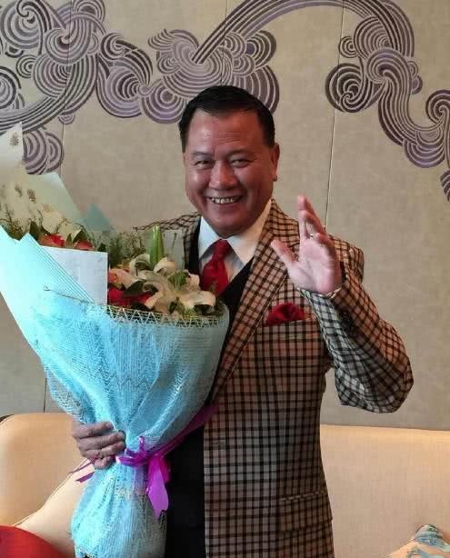 62岁万梓良近照,笑容灿烂精神十足,完全不是网络谣传那样!