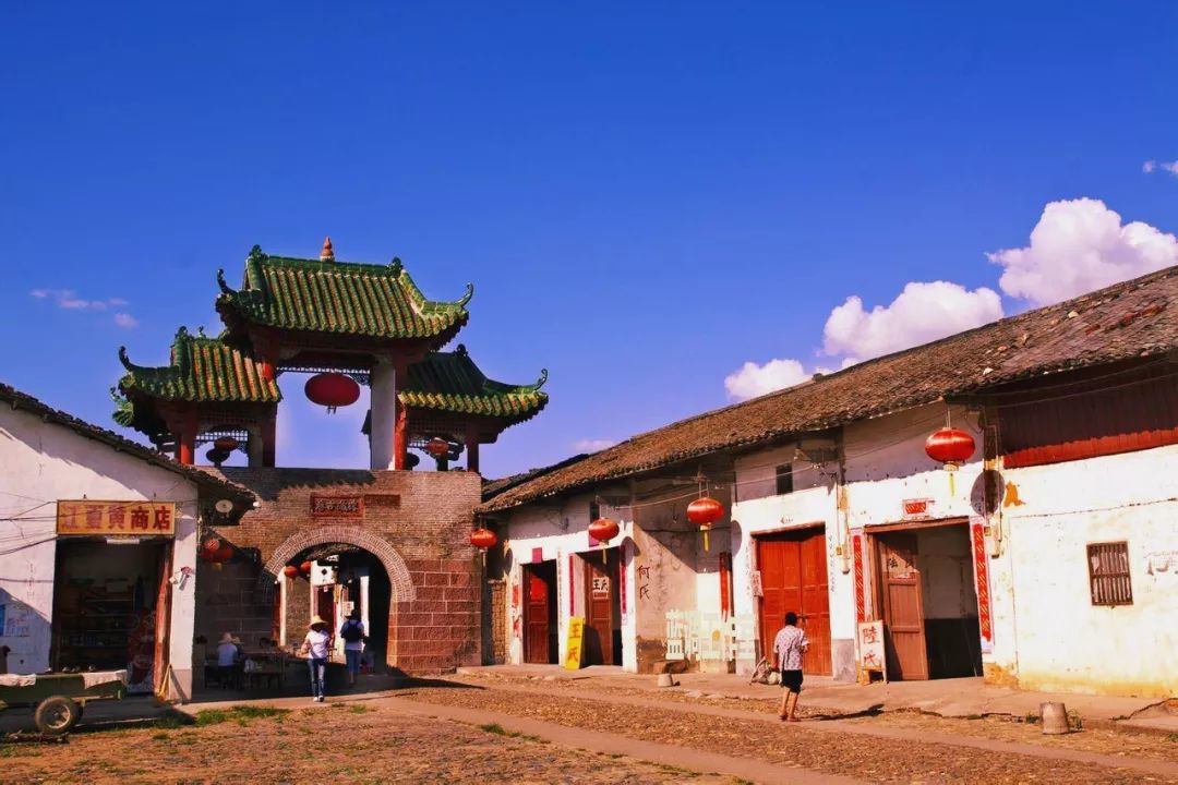 珠玑古巷简介珠玑巷国家4a级景区,位于广东省南雄市珠玑镇珠玑村全国