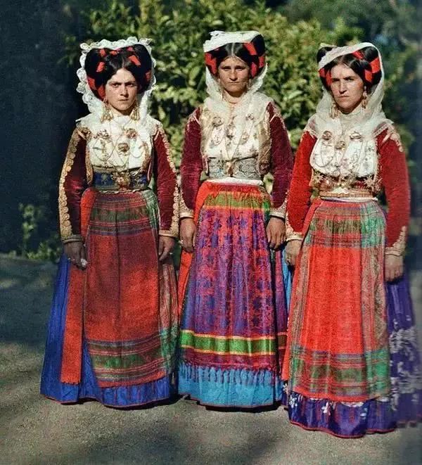 1913年,希腊,穿民族服饰的妇女