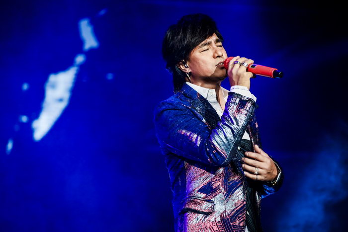 动力火车成都热血开唱 与歌迷共忆青春年华