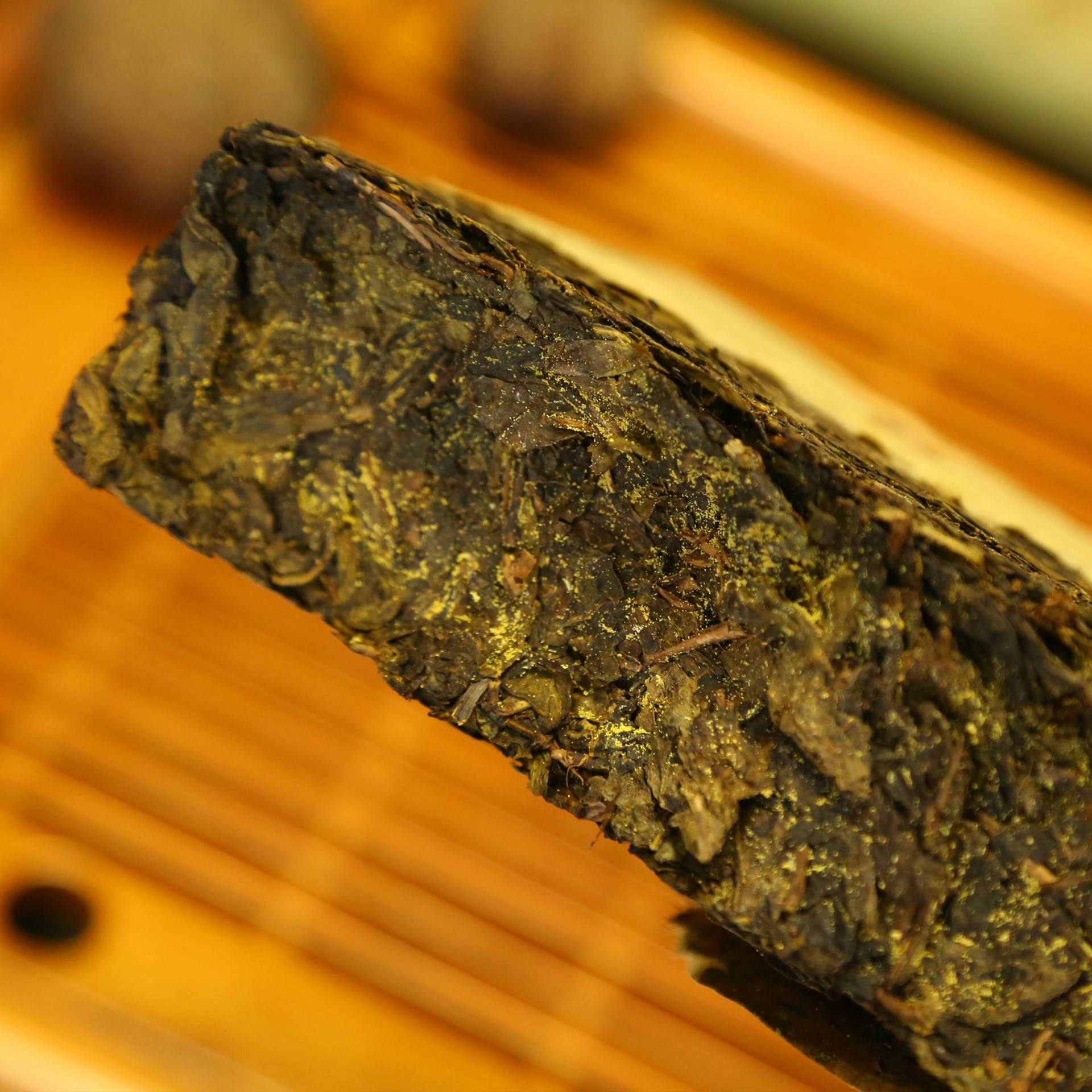 茯茶出现这种金花千万别丢掉这才是茯茶的精华