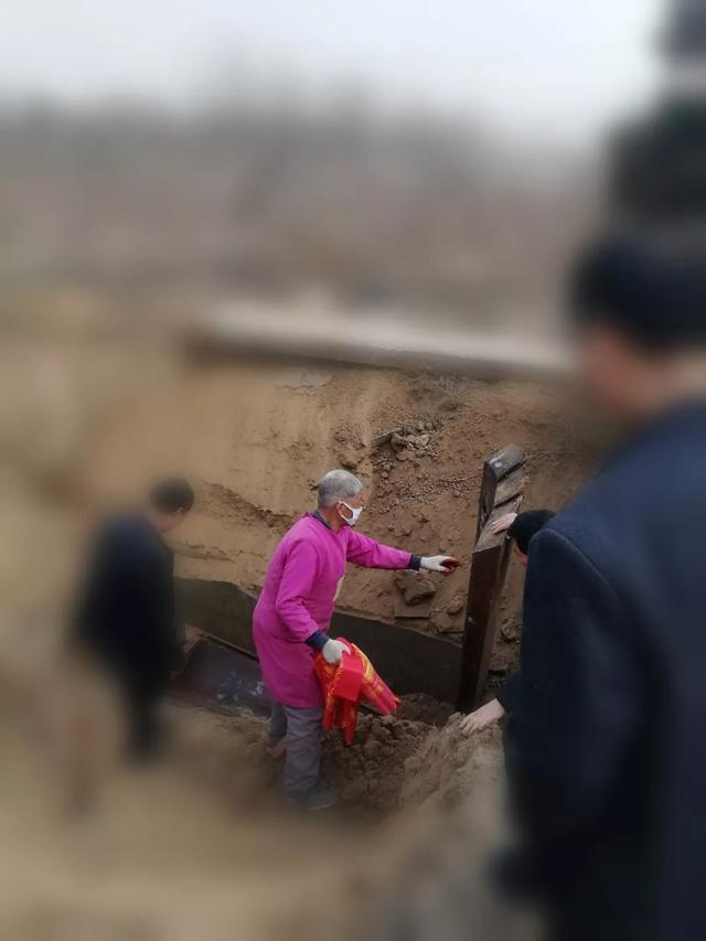 迁坟,迁走了什么?