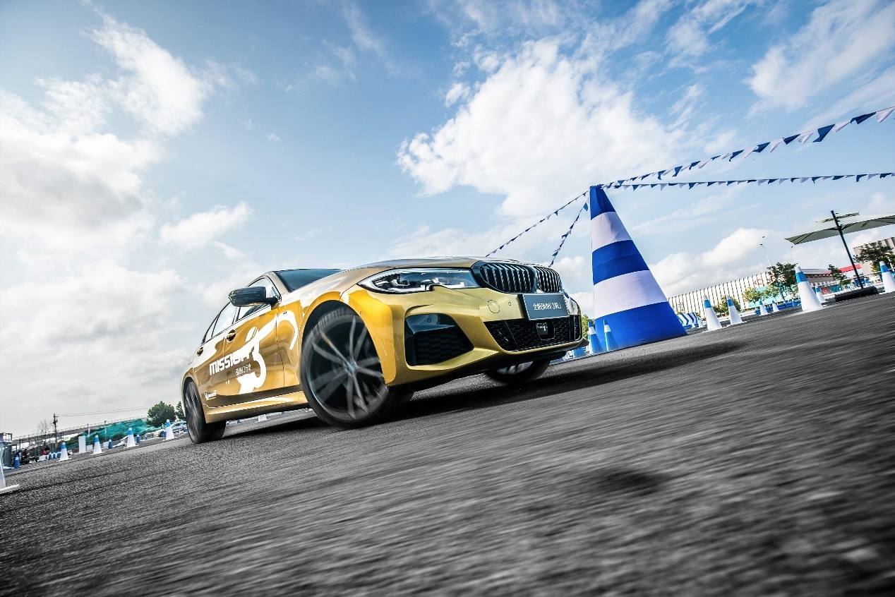 取消后防倾杆的全新宝马325li到底如何一场金卡纳见分晓