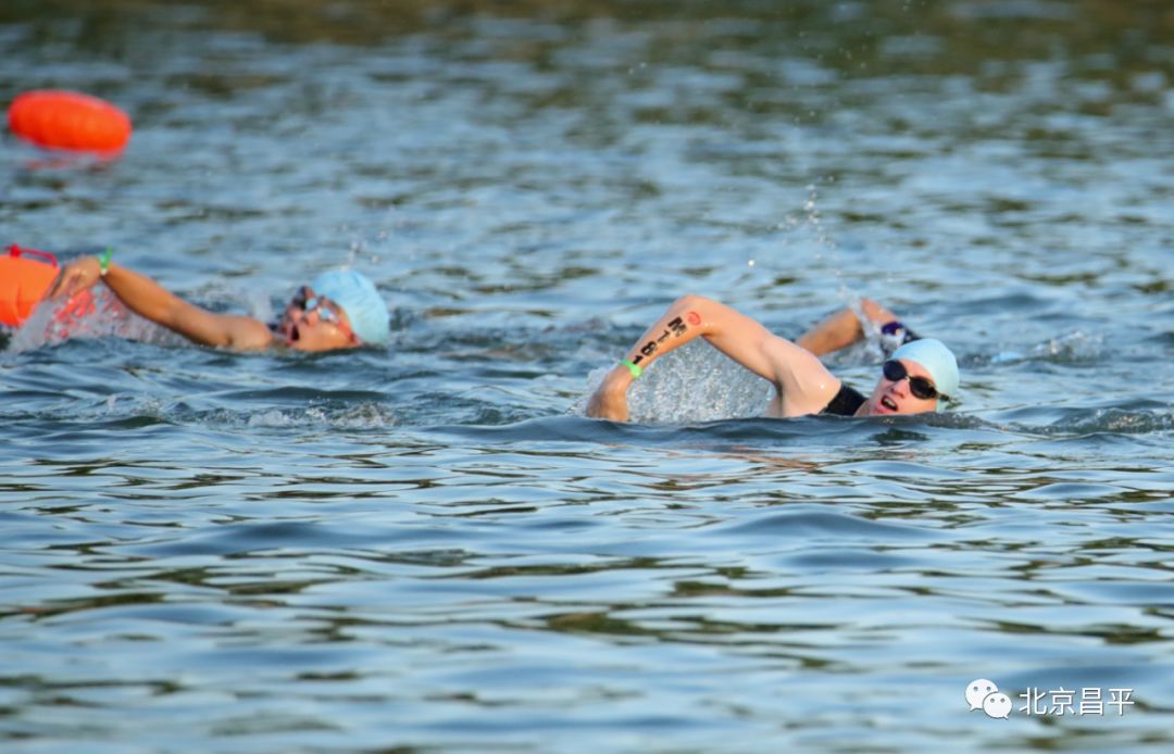 震撼今天风景如画的十三陵水库迎来铁人之战