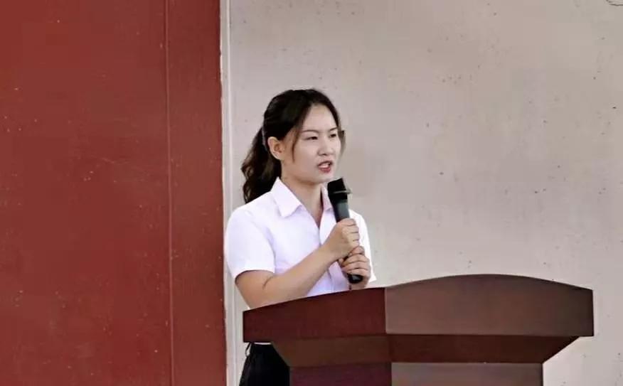 铁拳头教育培训组织兴华学校高中部军训暨开学典礼燃爆全场