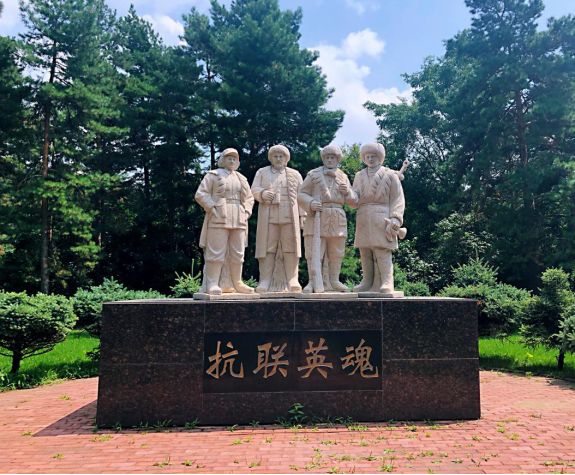 储楷伦,2年19班 秦一闻_东北抗联