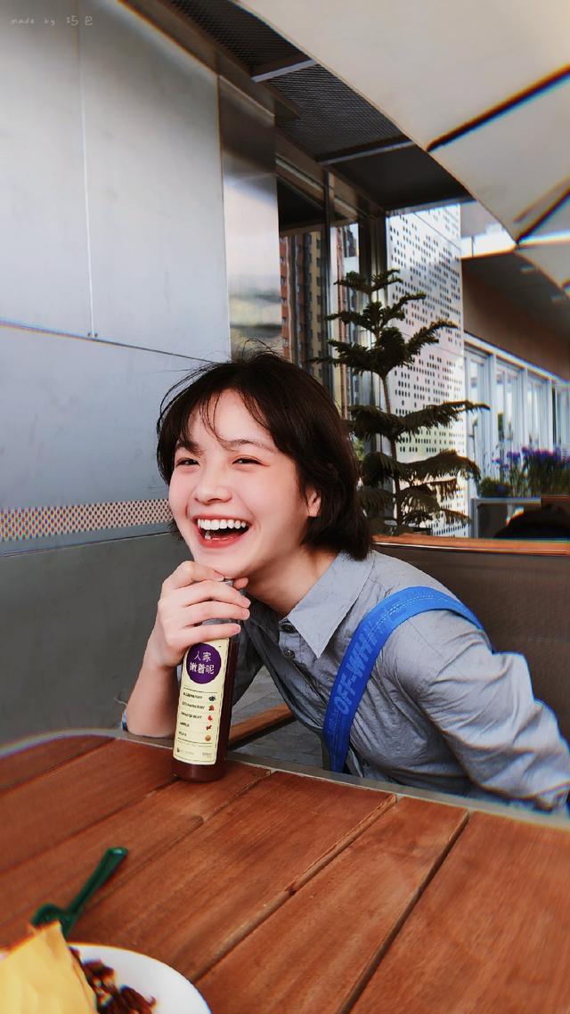 因《小欢喜》走红的李庚希,笑容太"初恋",网友:爱了!