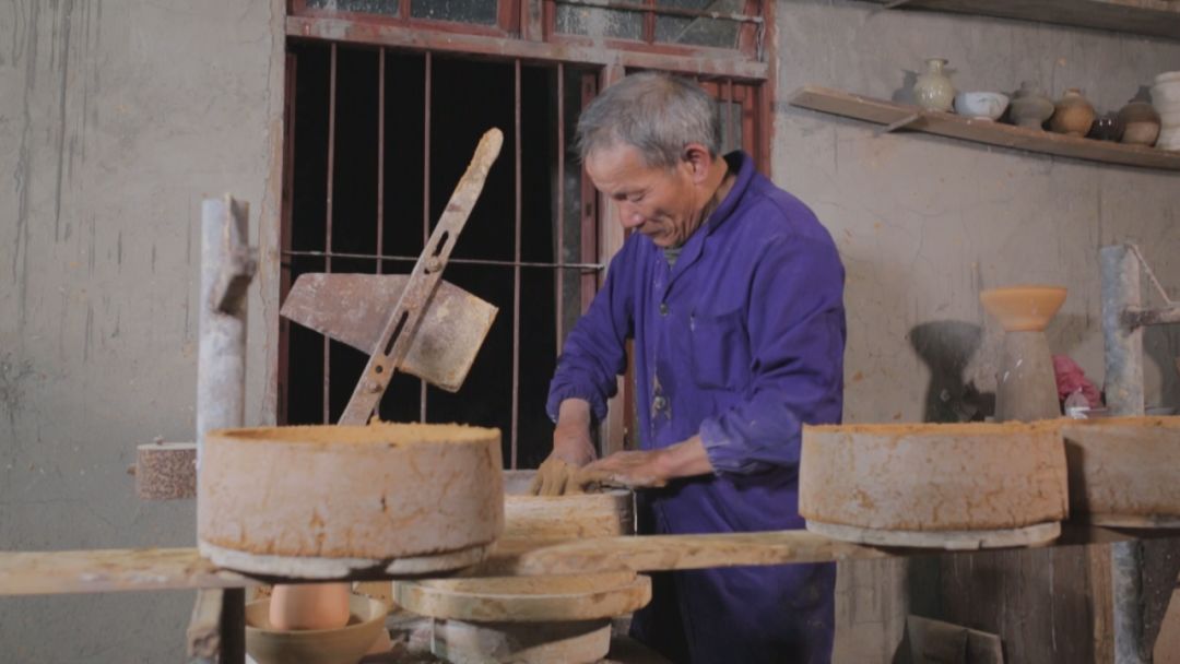 茶洋窑以青釉,青白釉,黑釉器共存,集龙泉窑,景德镇