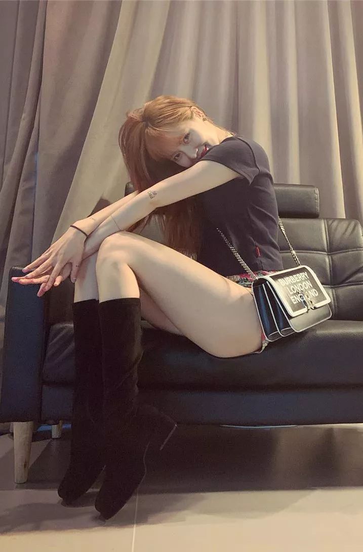 泫雅lisa的私服有多平价衣橱里的单品都是百元级的