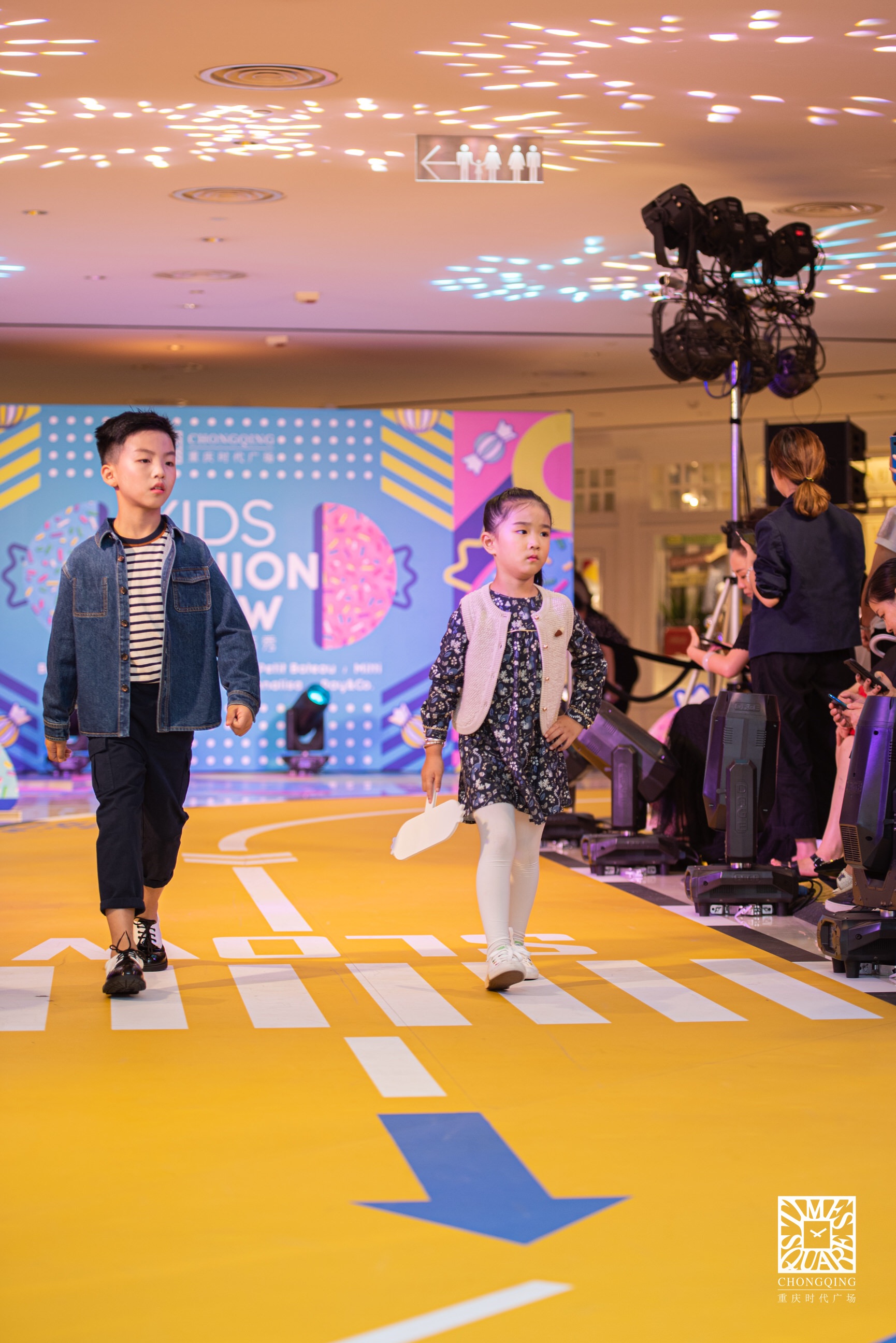 重庆时代广场甜蜜缤纷童装秀发布2019秋冬童装时尚