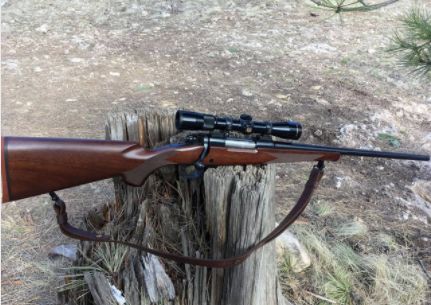 为了打猎,男子购买枪支藏于朋友家中,还购买原料自制火药,不过没等