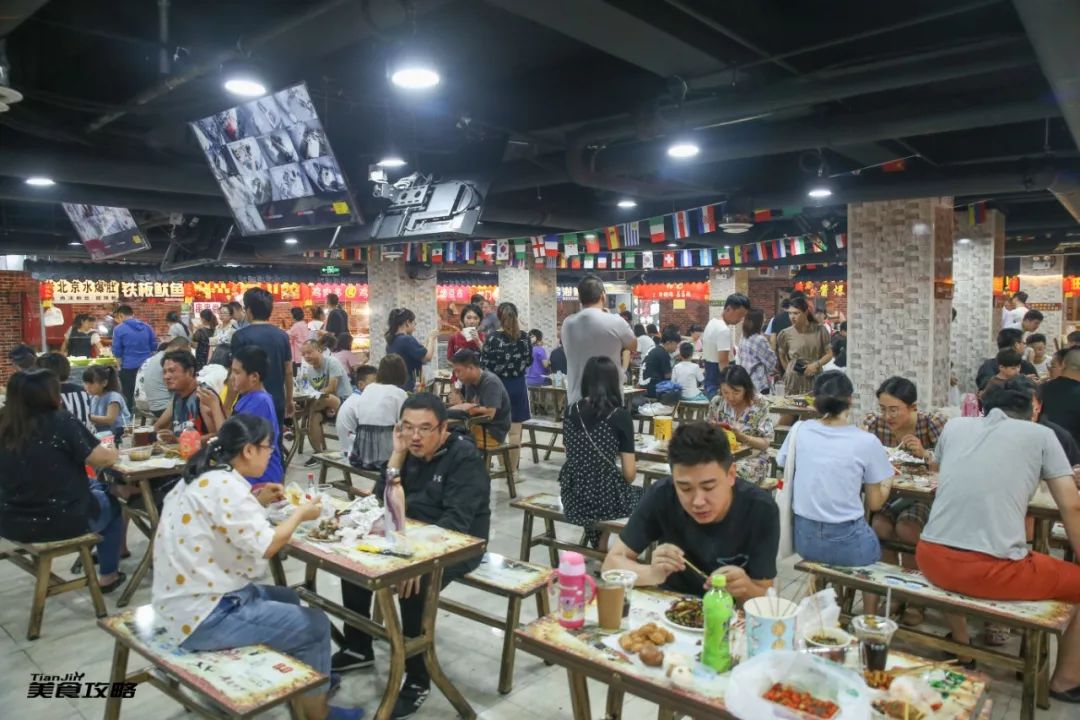 而且室内空调也很足哦~互动话题#说说你最想念凯莱赛夜市的哪款小吃呢