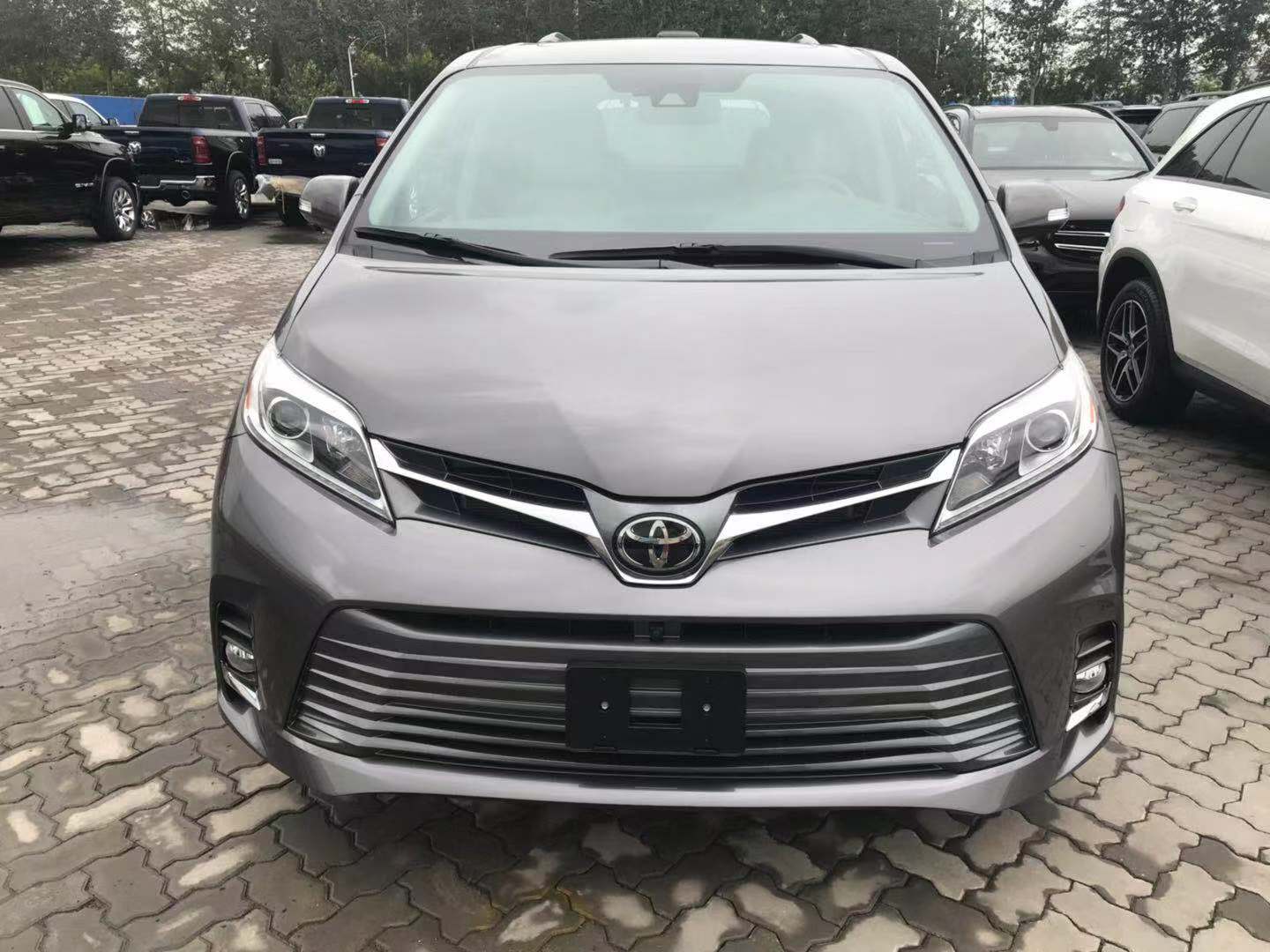 20款丰田塞纳四驱顶配白棕现车实拍感受