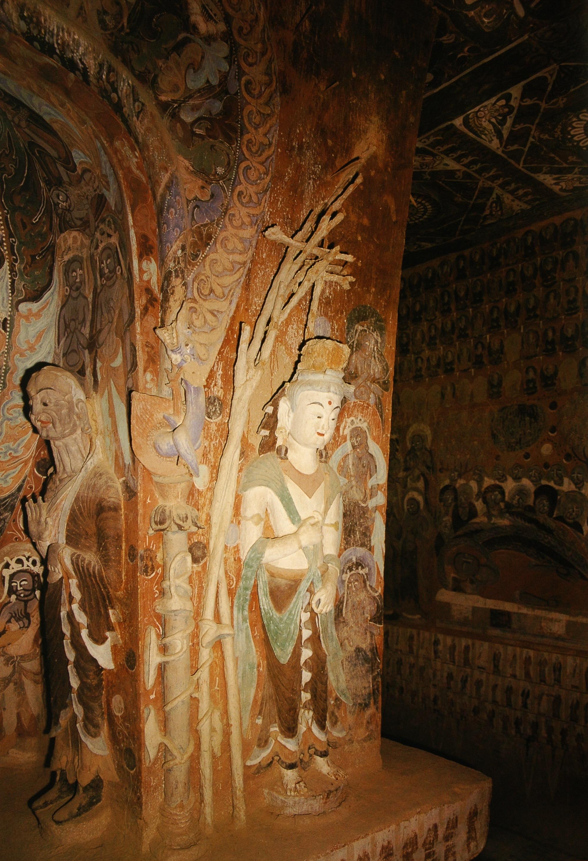 敦煌石窟北周428窟1中心柱绘塑窟顶纹样装饰丰富高清大图