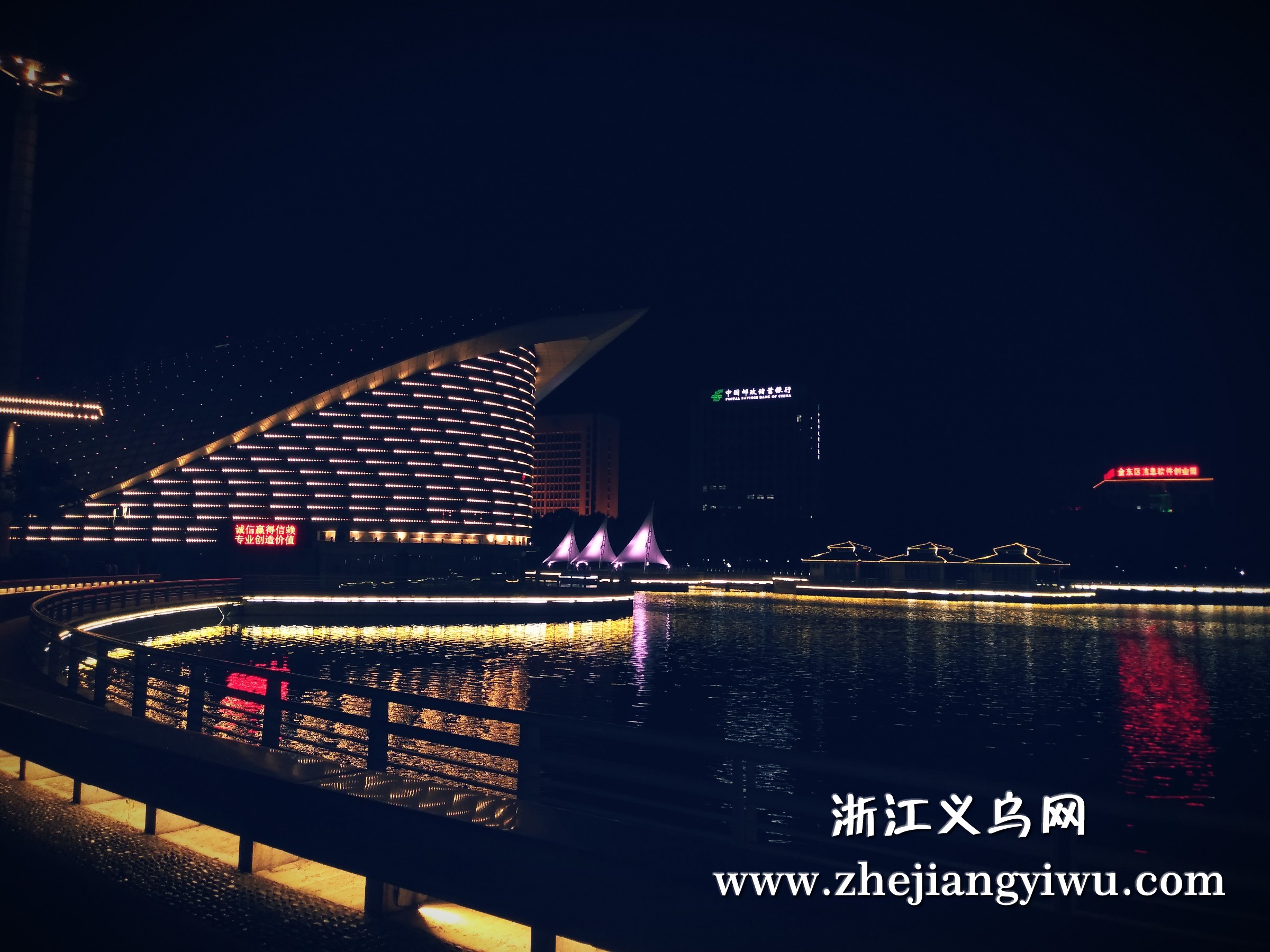 浙江义乌网摄影图片:金华金东区政府对面的施光南音乐广场