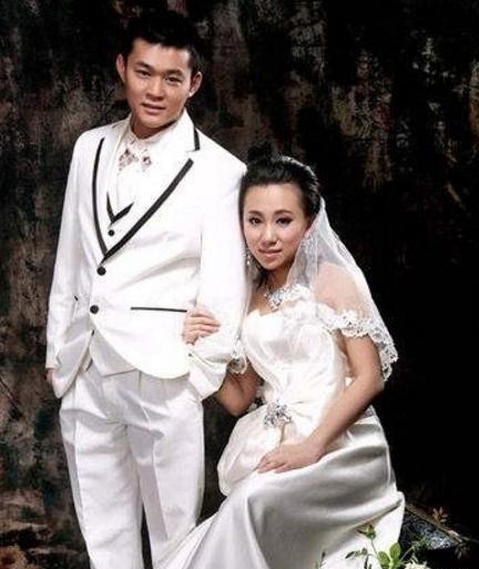 与王金龙离婚3年后赵本山徒弟丫蛋被同门小鹏飞求婚