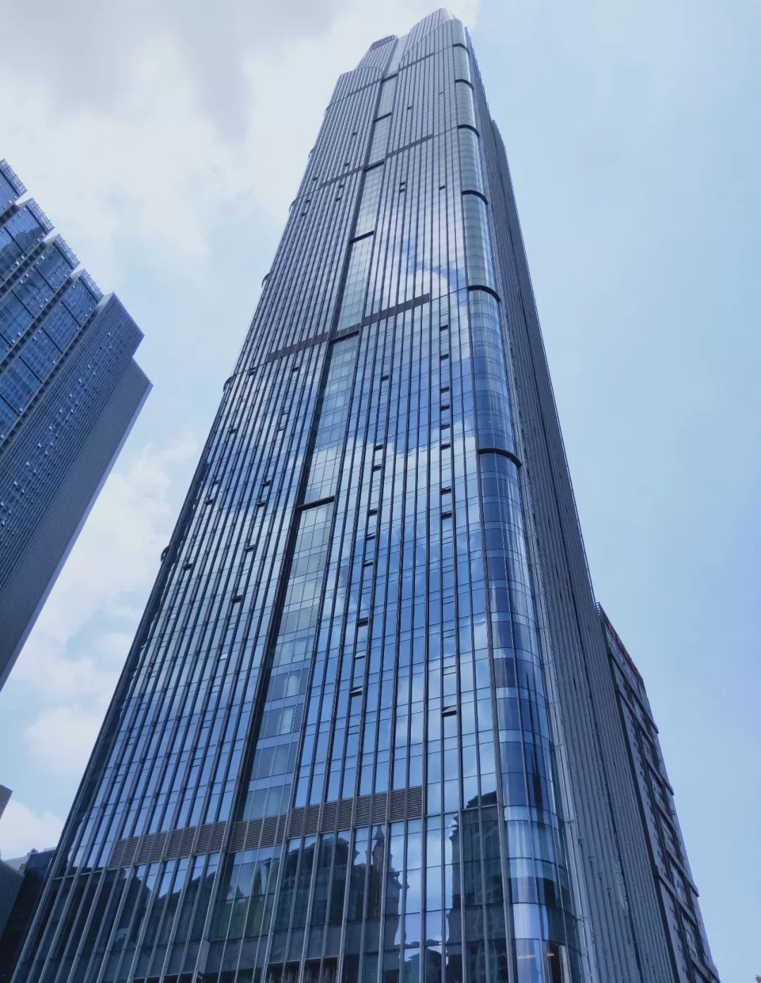 幕墙玻璃的高建筑说梧州的高楼实在太少了最近有个朋友跟小楼抱怨(via