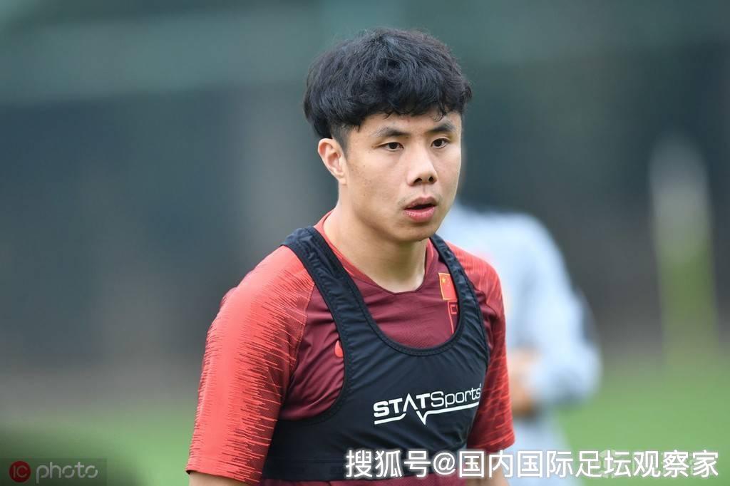 记者:在训练中蒿俊闵被分在主力一组,他和吴曦将是主力搭档!