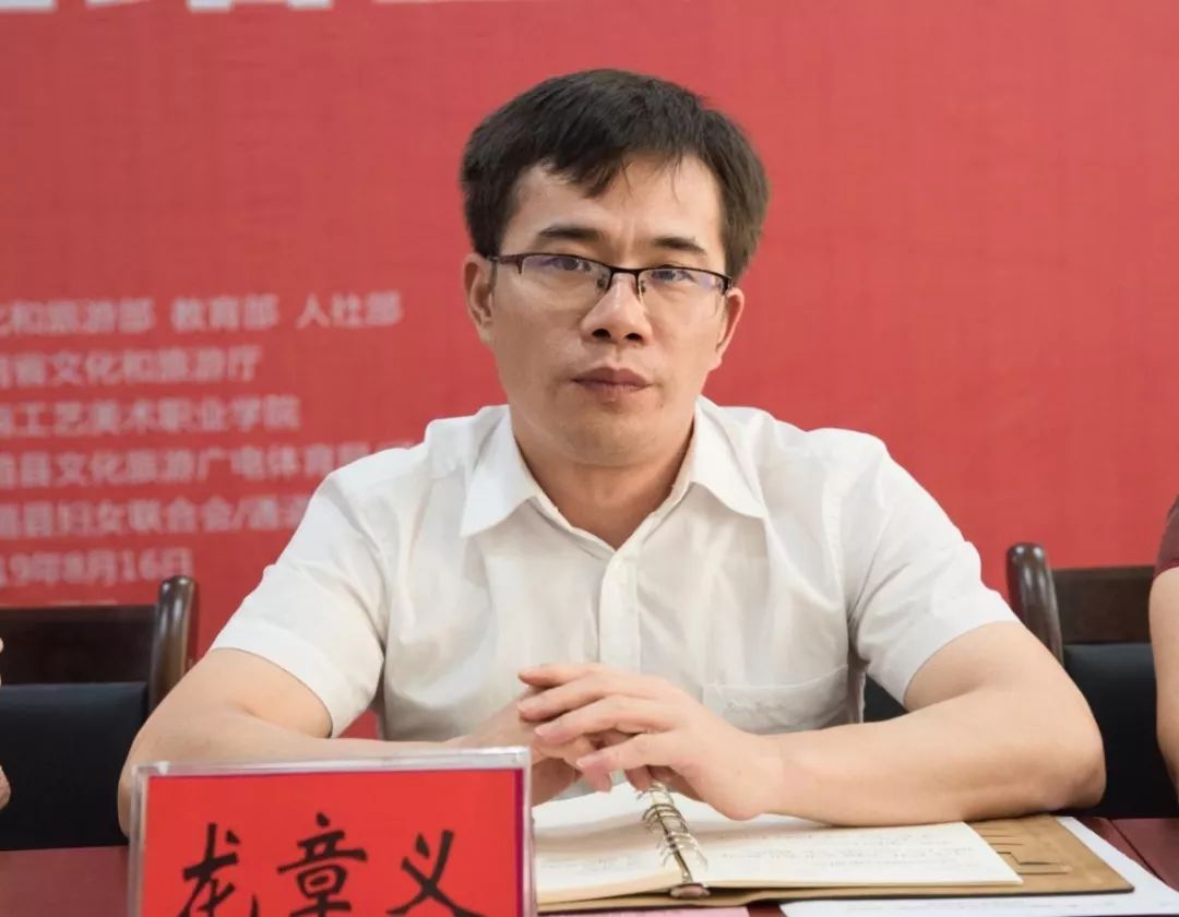 侗锦织造技艺传承与产品创新研修班举行结业典礼暨结业成果展_通道县