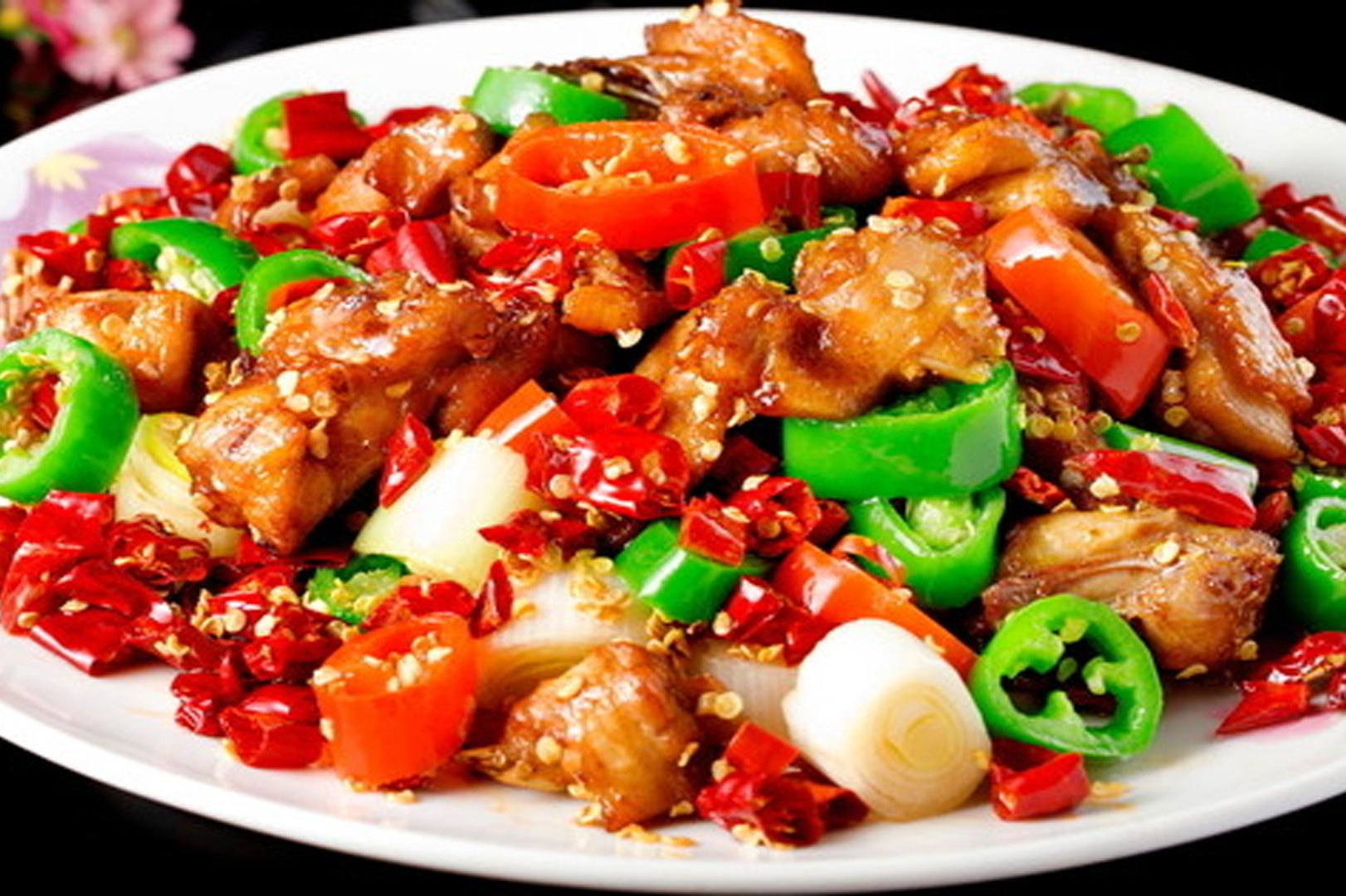 香辣仔鸡这样做特别香,鸡肉滑嫩,色香味俱全