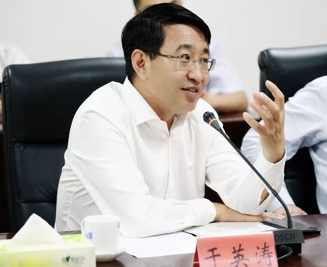 紫光集团联席总裁兼新华三首席执行官于英涛紫光集团领导在活动发言中