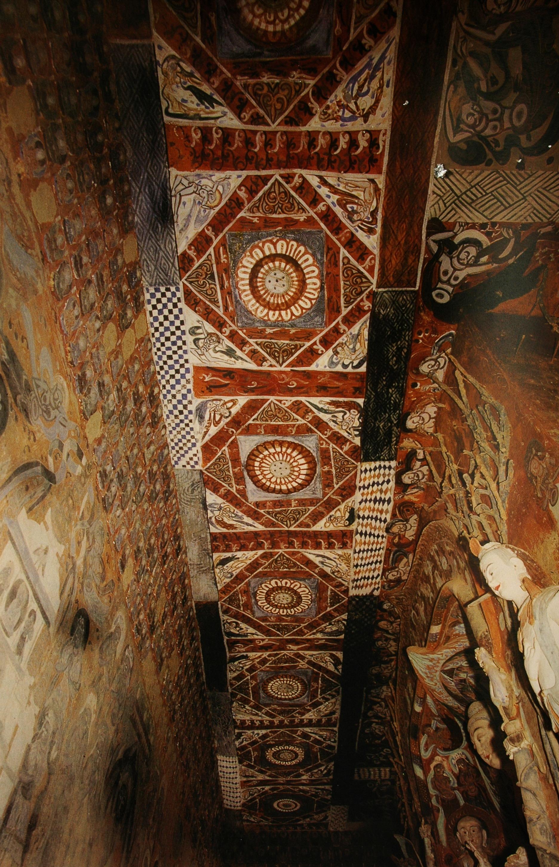 敦煌石窟北周428窟1中心柱绘塑窟顶纹样装饰丰富高清大图