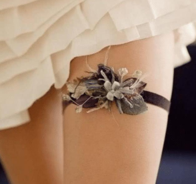 直男女孩腿上绑的带子是干啥用的