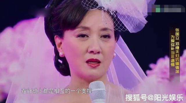 原创61岁邓婕罕见陪铁三角看戏虽皱纹多了却是最美的样子