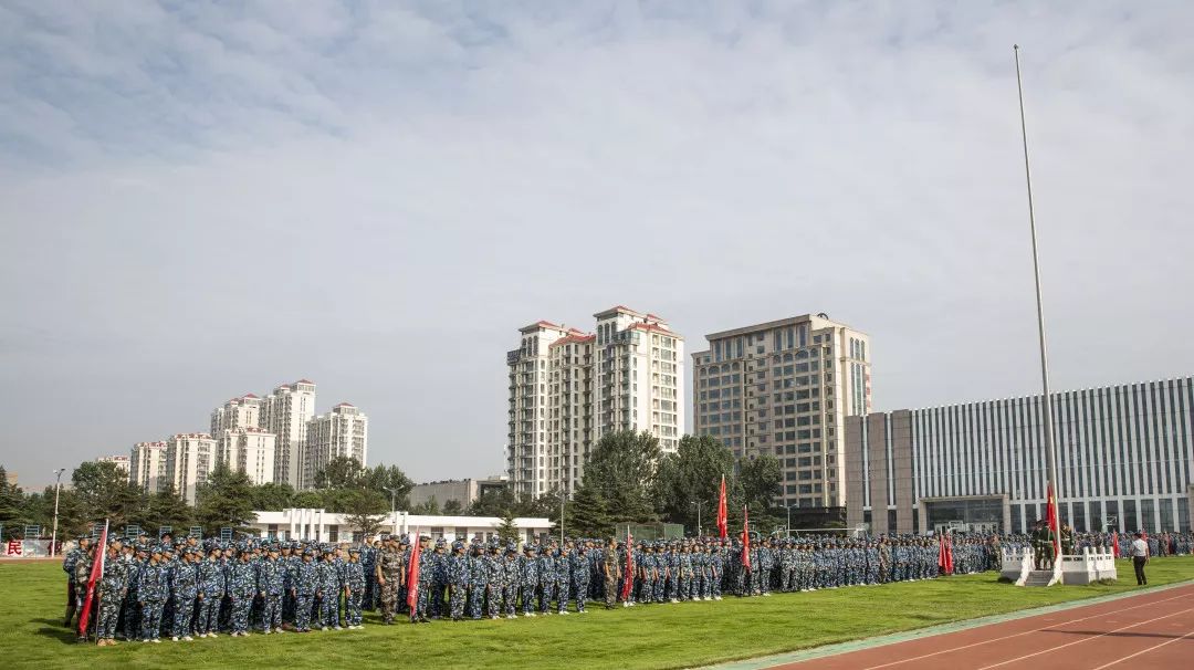 未成年人思想道德建设丨岚山一中举行2019级新生军训开训式