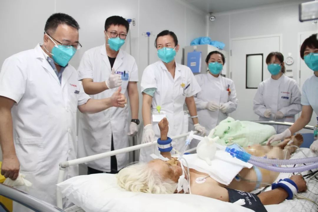 我省首例72岁肺结核合并大咯血长春市传染病医院成功完成介入手术