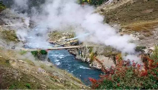 3格木风景区位于县城以东波密乡境内,是巴塘县重要的旅游景区之一