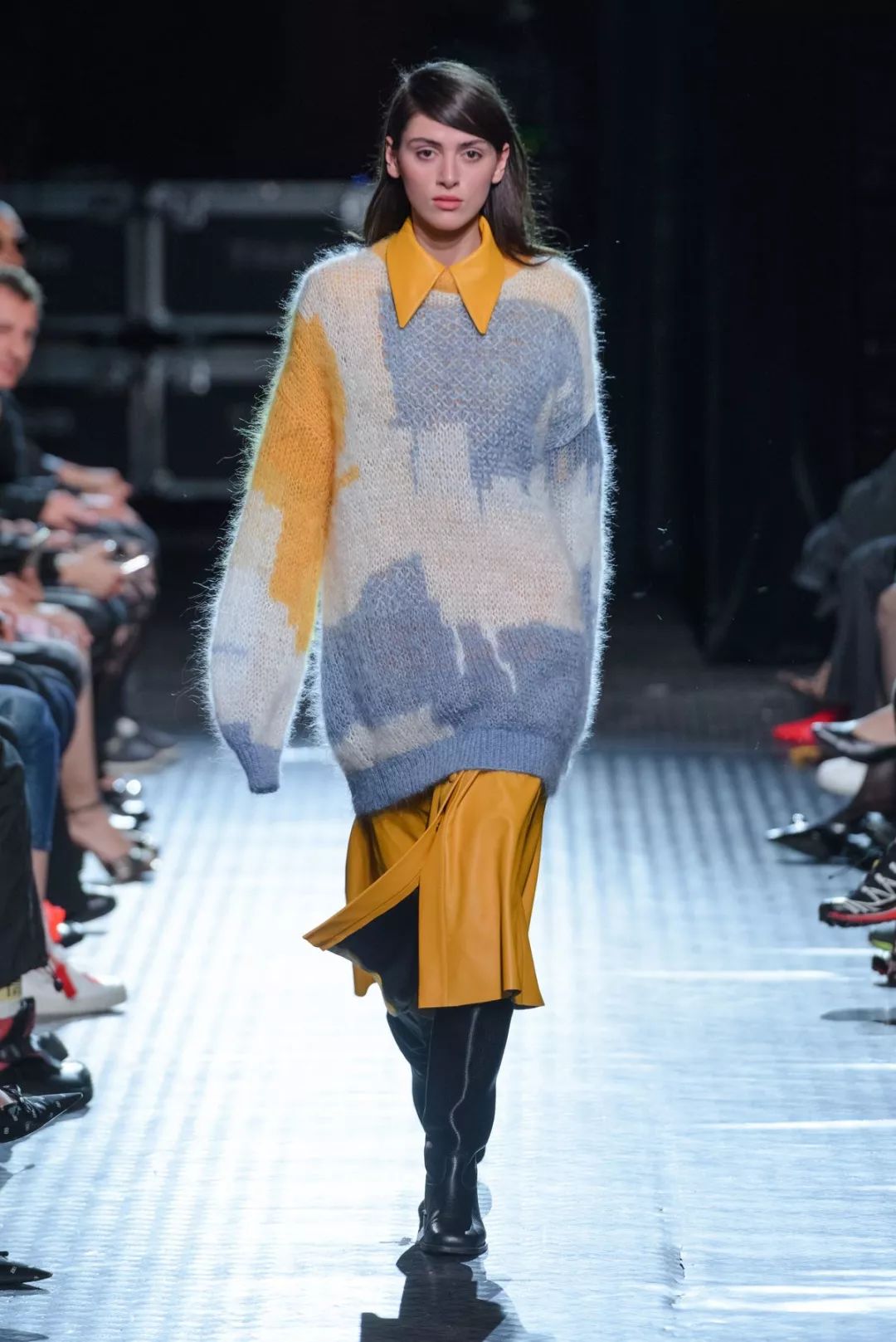 【潮品速递】2019流行针织衫,配最美秋光_时装周