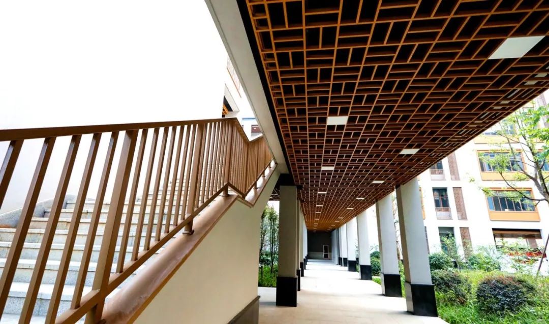 今年秋季,城北半山这所新中学投用!江南书院风!实景探营图发布_桃源