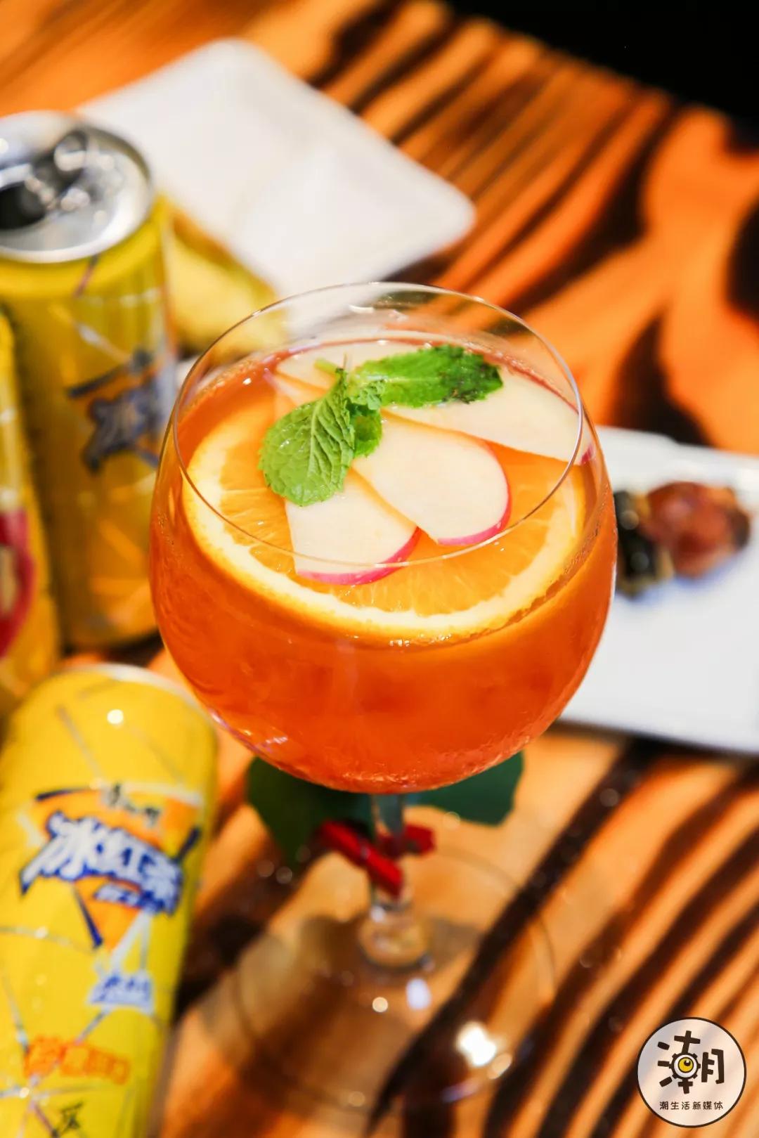 冰红茶威士忌特调香甜的水蜜桃点缀醇厚的威士忌再兑满冰力十足的