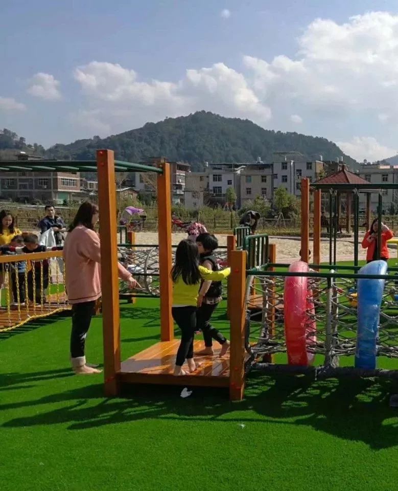 体验曾经的乐趣!_秋千