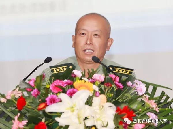 中国人民解放军陆军边海防学院李玉红大校主持入学教育报告会开学典礼