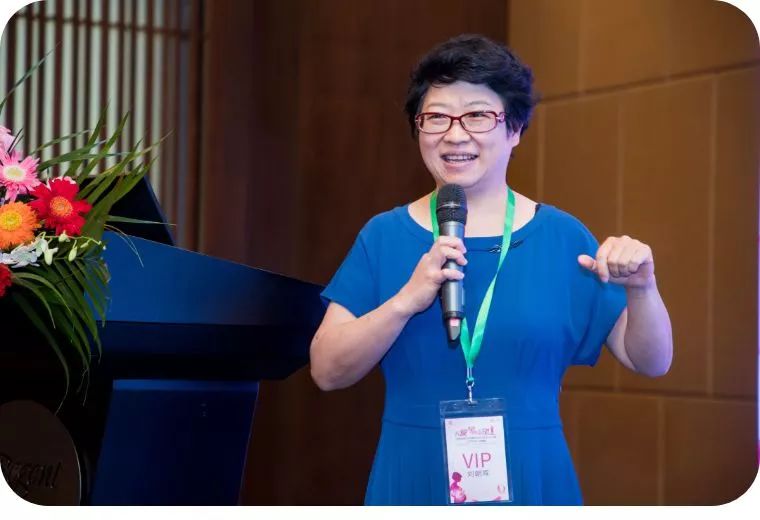 刘朝晖教授在会议下半场讨论的环节,毛青教授,韩国荣教授,夏建红教授